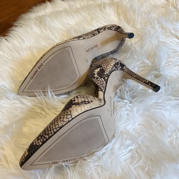 Gianni Bini snake print high heal pumps, size 8. Heal is 3,5 inch high. - Picture 5 of 8